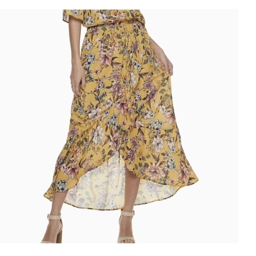 Live To Be Spoiled hi-low skirt. Yellow with flowers med